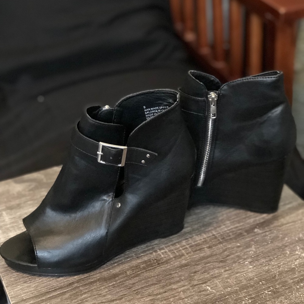Peep toe Booties